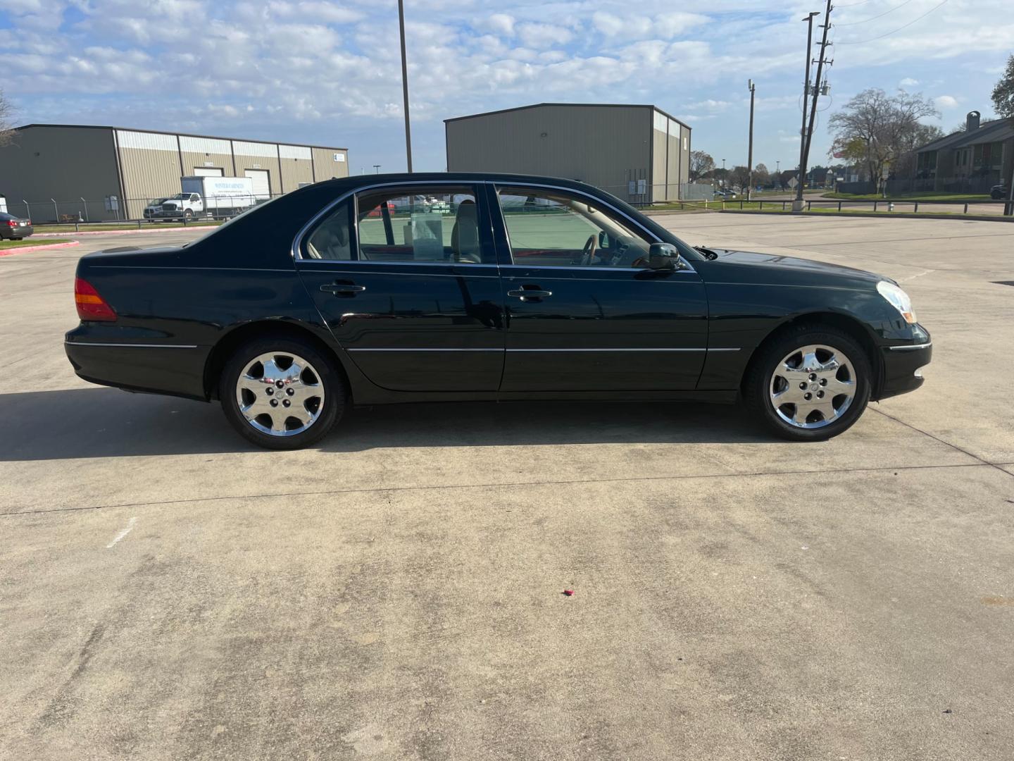 2001 blue /TAN Lexus LS 430 Sedan (JTHBN30F410) with an 4.3L V8 DOHC 32V engine, 5-Speed Automatic Overdrive transmission, located at 14700 Tomball Parkway 249, Houston, TX, 77086, (281) 444-2200, 29.928619, -95.504074 - Photo#7